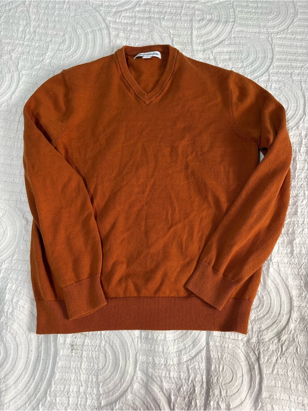 Amazon Essentials Men's V-Neck Sweater in Rust Orange